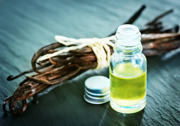 Aroma olie in glazen flessen — Stockfoto