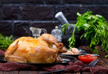 Baharatlı kızarmış tavuk.