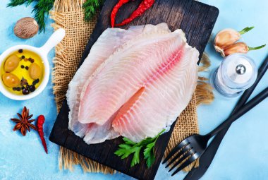 çiğ balık filetosu