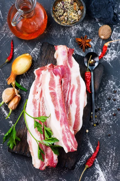 çiğ et dilimlenmiş