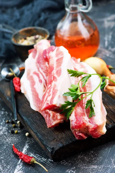 çiğ et dilimlenmiş