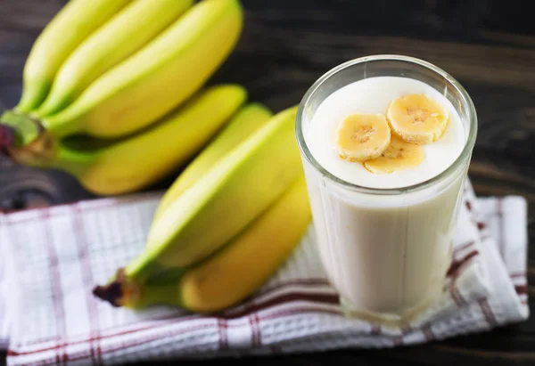 Banana yogurt in glass — Stock Photo, Image