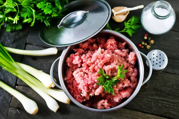Daging cincang dalam mangkuk — Stok Foto