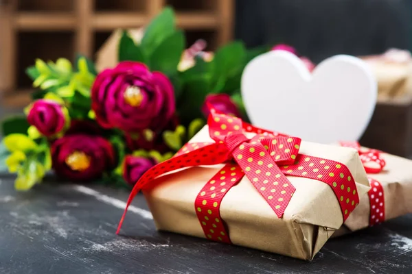 Corazón y cajas de regalo —  Fotos de Stock