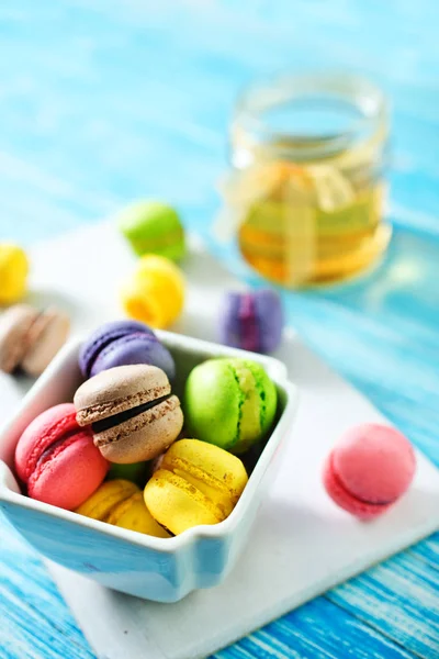 Colored macaroons in bowl — Stock Photo, Image