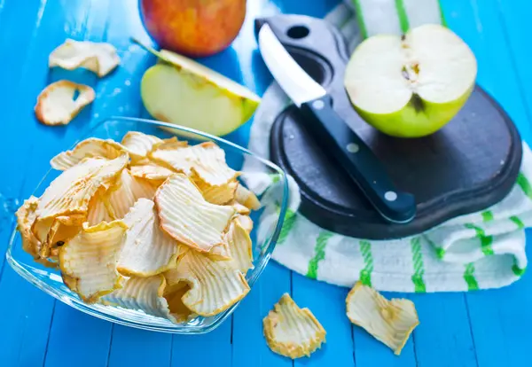 Batatas de maçã na tigela — Fotografia de Stock