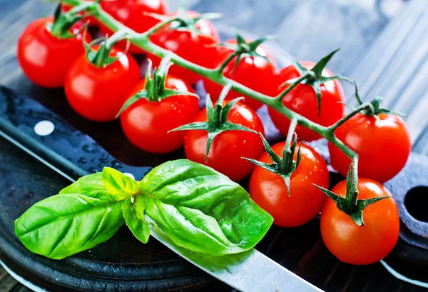 Verse cherry tomaten op Steel — Stockfoto