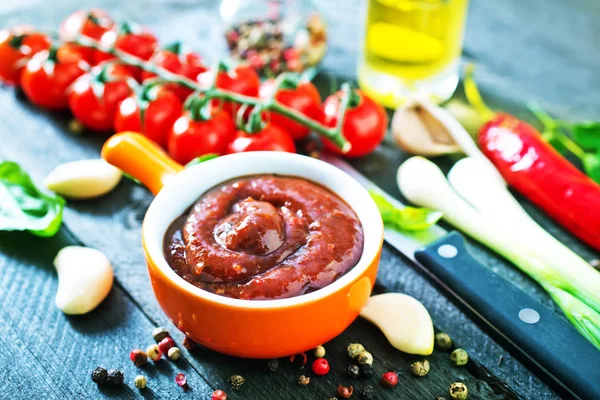 Tomatensaus en groenten — Stockfoto