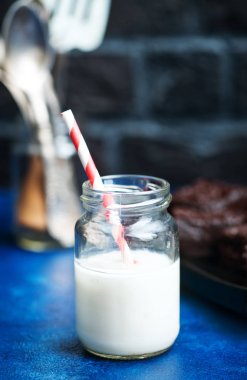 Banka saman ile süt