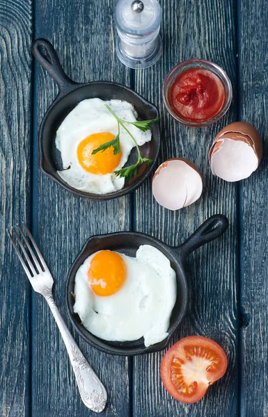 Fried eggs for breakfast — Stock Photo, Image