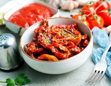  sos ve kase kuru domates