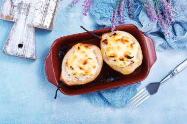 ricotta peyniri ile pişmiş armut