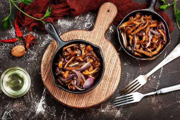 Fried mushrooms in pans — Stock Photo, Image