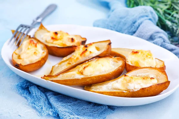 Peras al horno con queso ricotta —  Fotos de Stock