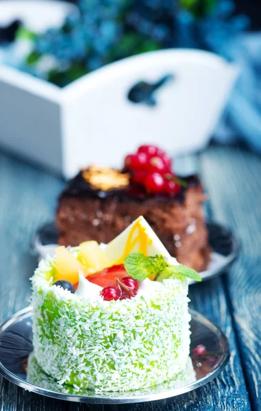 테이블에 맛 있는 케이크 — 스톡 사진
