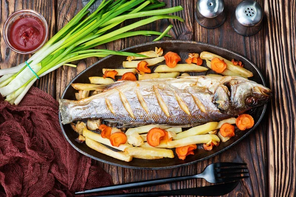 Baked fish with vegetables — Stock Image Baked fish with vegetables Stock Image