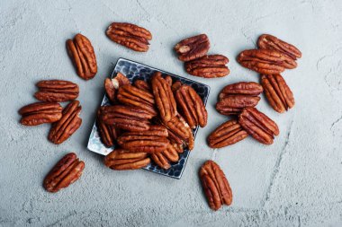 siyah plaka kuru pecans 