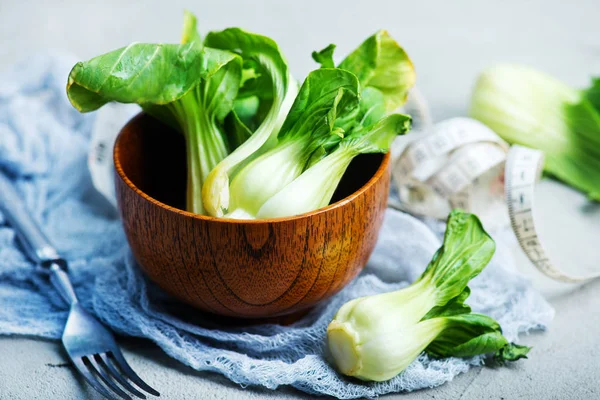 Frisches Pak Choy in Schüssel — Stockfoto