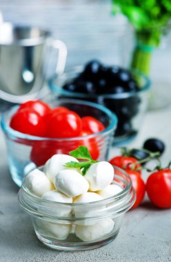 caprese salatası için malzemeler 