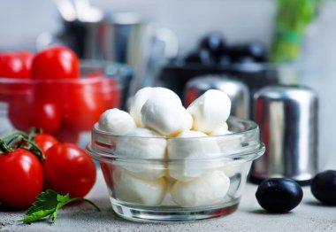 caprese salatası için malzemeler 