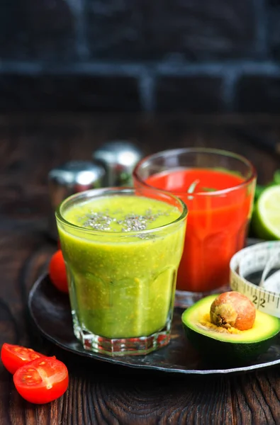 Bunte Smoothies in Gläsern — Stockfoto