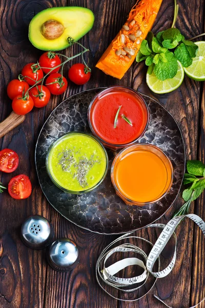 Batidos de colores en vasos —  Fotos de Stock