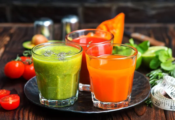 Bunte Smoothies in Gläsern — Stockfoto