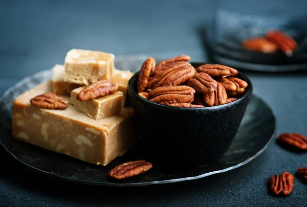 Dulce sorbete con nueces — Foto de Stock