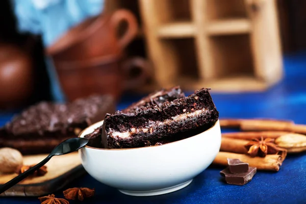 Pastel de chocolate en el plato — Foto de Stock