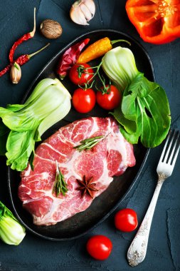 çiğ et baharatlar ile 