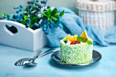 Tabaklarda tatlı kek