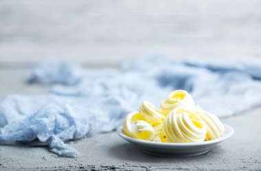 Tereyağı plaka dilimlenmiş 