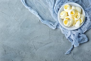 Tereyağı plaka dilimlenmiş 