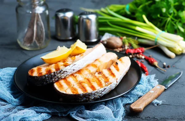 Salmão frito com especiarias — Fotografia de Stock