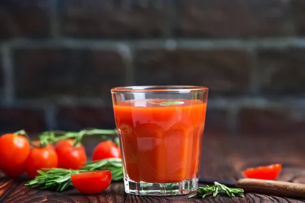 Свежий томатный смузи — стоковое фото