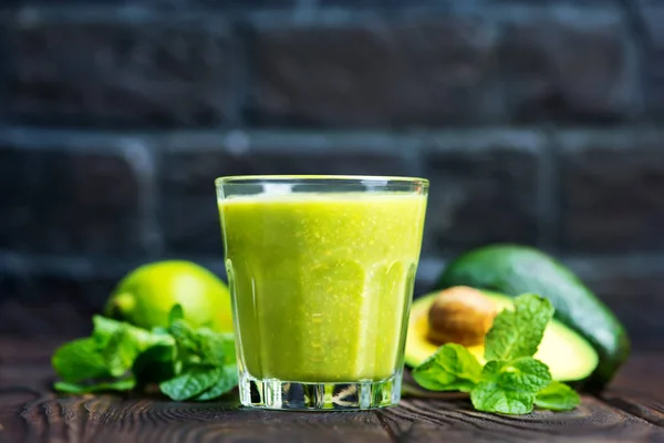 Taze avokado smoothie — Stok fotoğraf