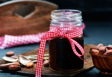 Cam Kavanoz içinde krem çikolata