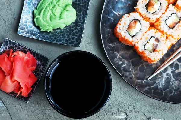 Sushi con pescado fresco fresco — Foto de Stock