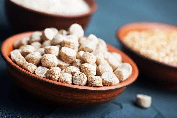 Crusca di grano in ciotole — Foto Stock