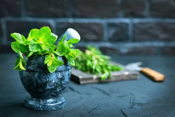 Fresh mint in bowl — Stock Photo, Image