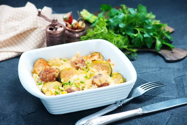 Verduras al horno con albóndigas —  Fotos de Stock