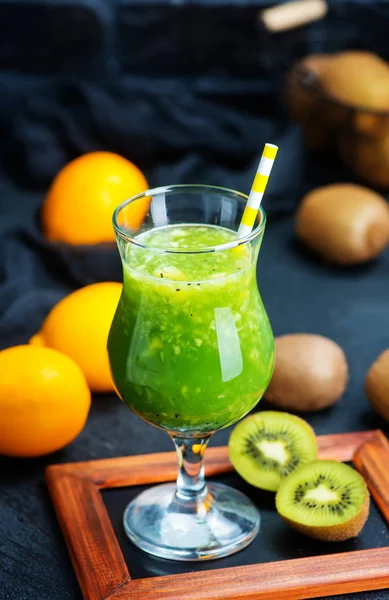 Fresh kiwi smoothie — Stock Photo, Image