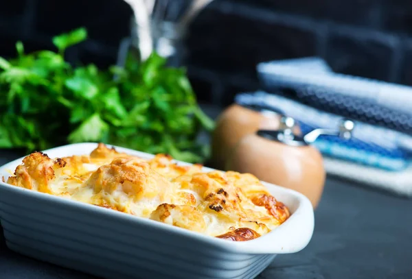 Coliflor al horno con huevos —  Fotos de Stock