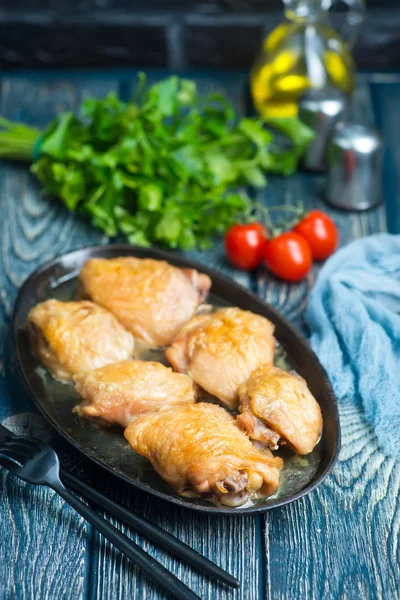 Pollo al horno con especias aromáticas — Foto de Stock