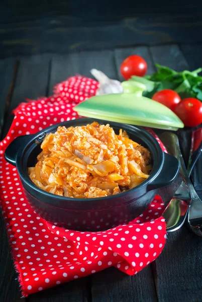 Col frita con carne —  Fotos de Stock