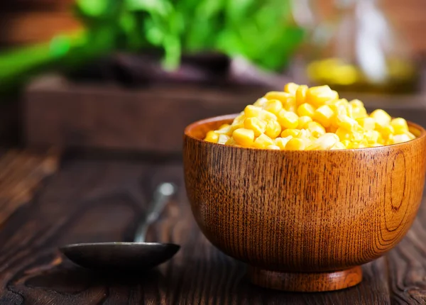 Sweet corn in bowl — Stock Photo, Image