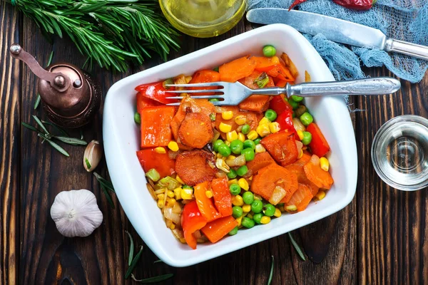 Légumes frits dans un bol — Photo