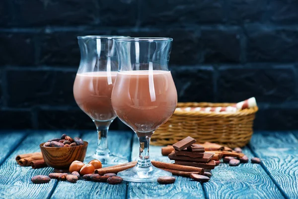 Pić z choocolate w okularach — Zdjęcie stockowe