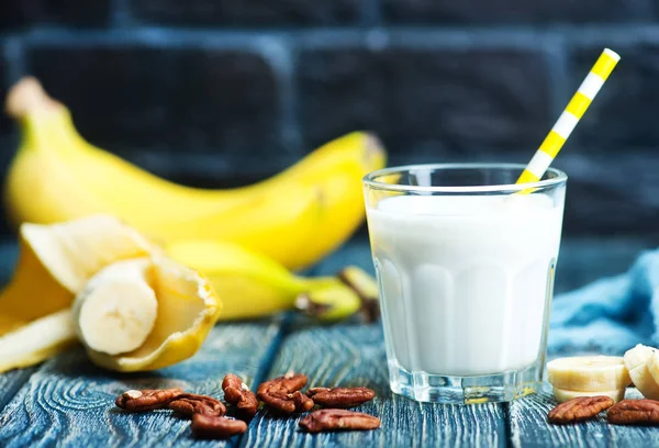 Bananen yoghurt in glas — Stockfoto