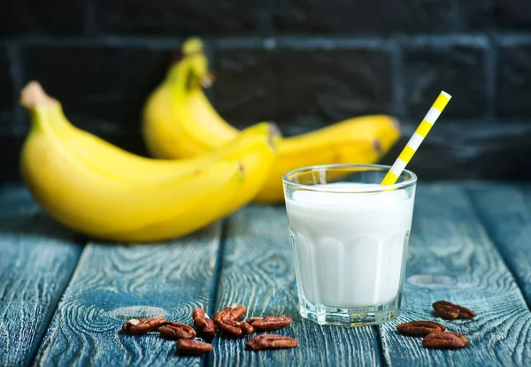 Bananen yoghurt in glas — Stockfoto